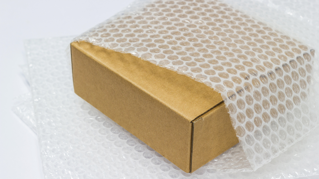 Cómo elegir el mejor plástico de burbujas para proteger tus envíos